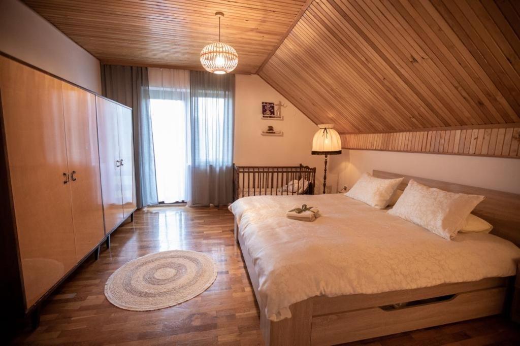 Holiday House On The Riverside أوغولين المظهر الخارجي الصورة