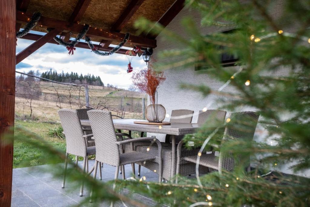 Holiday House On The Riverside أوغولين المظهر الخارجي الصورة
