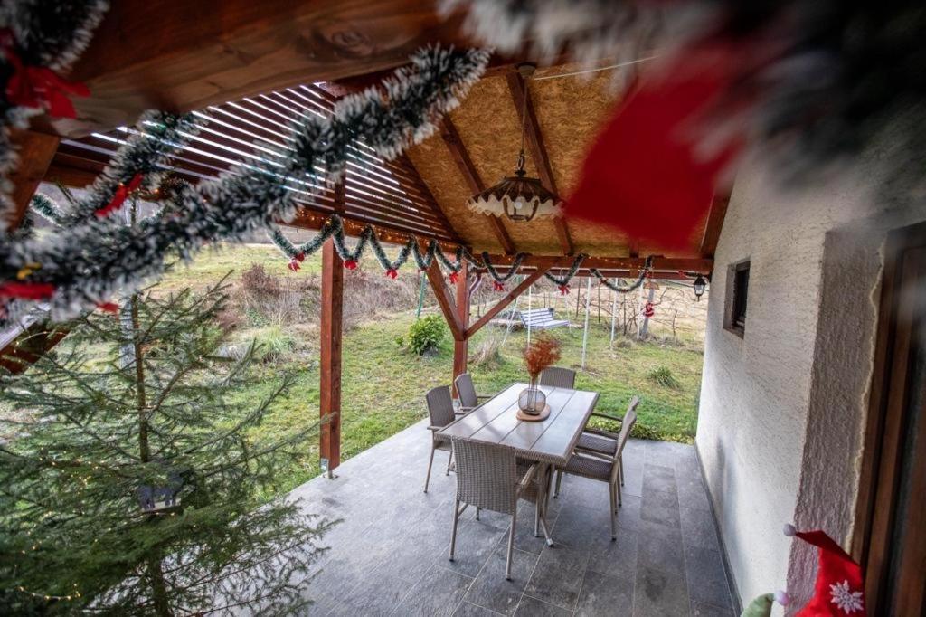 Holiday House On The Riverside أوغولين المظهر الخارجي الصورة
